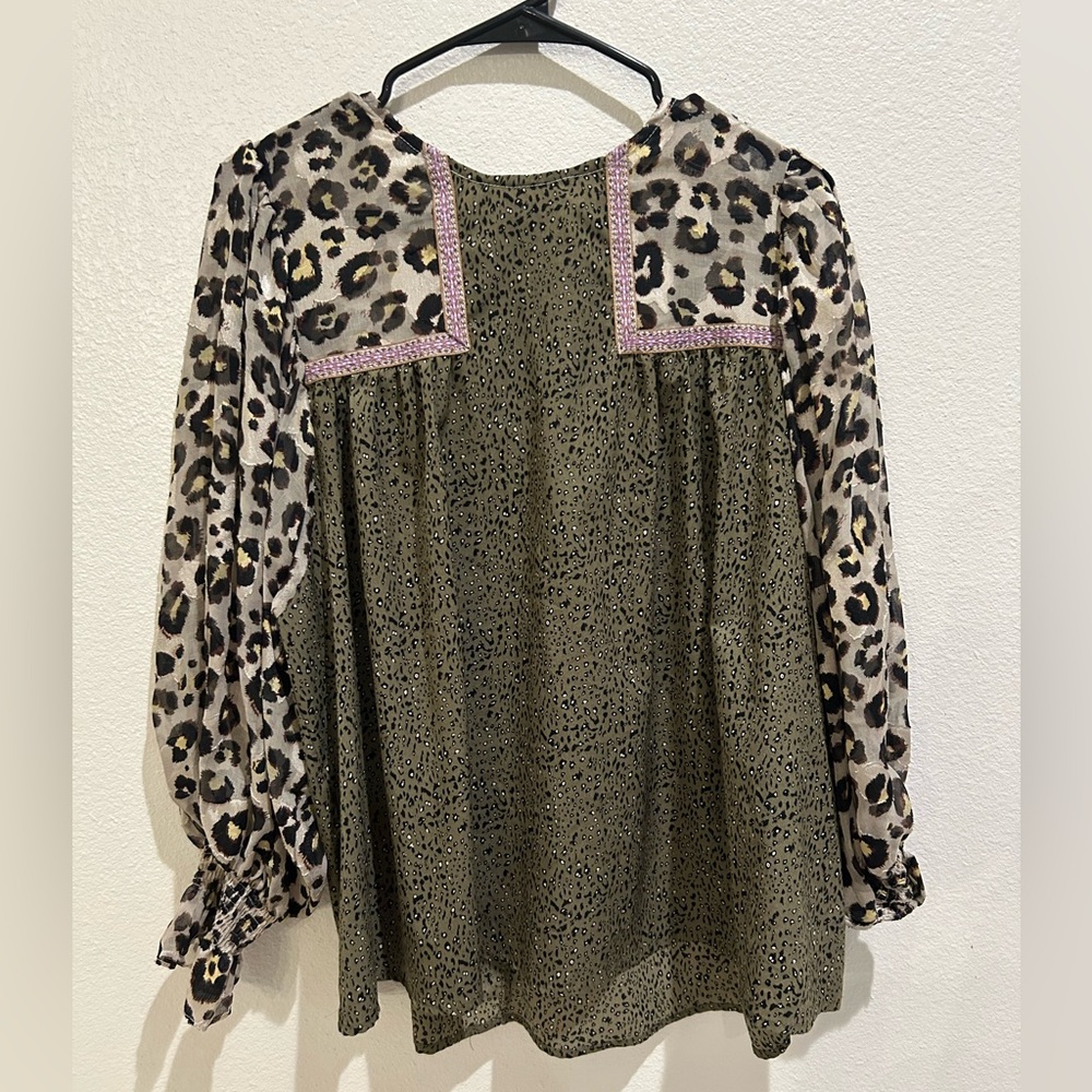 Impressions cheetah print blouse
